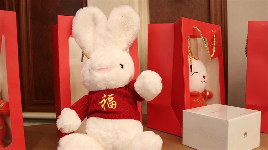 勇毅進(jìn)取，順風(fēng)飛揚(yáng) | 2023年 藍(lán)鵬測控年會  陽光普照獎 到場員工紀(jì)念玩偶